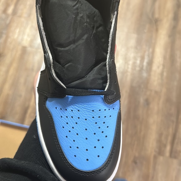 Air Jordan 1 Retro High OG ‘UNC TOE’ - Picture 5 of 16